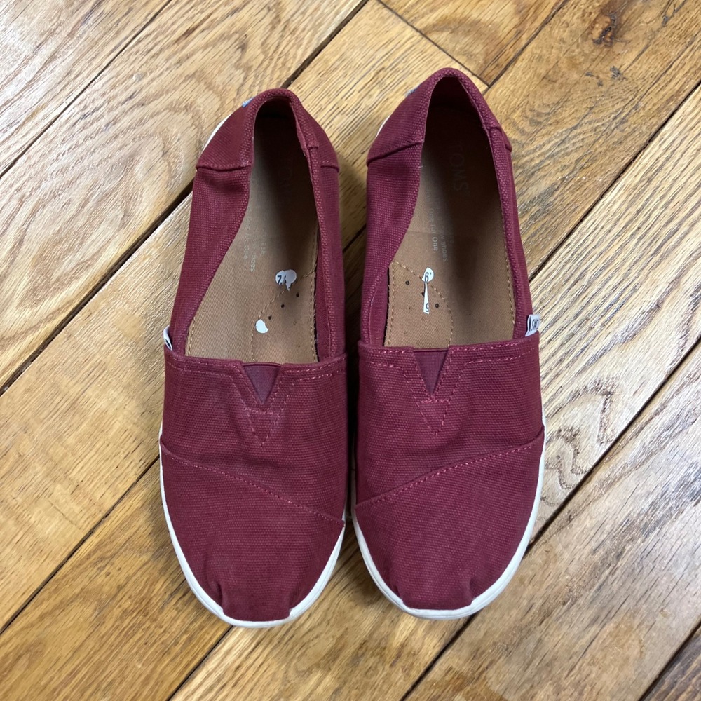 Toms Burgundy Canvas Slip On Casual Shoes Women Size 5‎